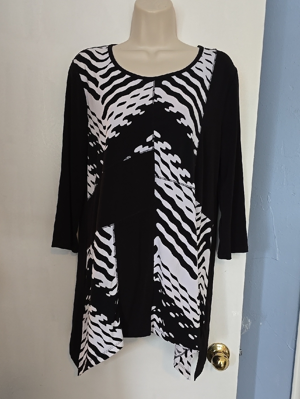 Chico's Travelers Black & White Abstract Print Tunic Top Size M Chico's 1